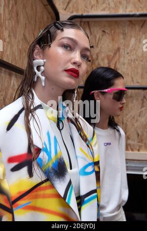 Model Gigi Hadid macht sich im Backstage vor der Off-White Menswear Frühjahr Sommer 2020 Show im Rahmen der Paris Fashion Week in Paris, Frankreich am 19. Juni 2019 bereit. Foto von Aurore Marechal/ABACAPRESS.COM Stockfoto