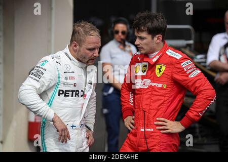 Charles Leclerc (Scuderia Ferrari) spricht mit Valtteri Bottas am Ende des Grand Prix de France 2019, Le Castellet, Frankreich, am 23. Juni 2019. Foto von Marco Piovanotto/ABACAPRESS.COM Stockfoto