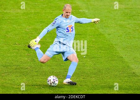 Danzig, Polen. November 2020. Filip Bednarek von Lech in Aktion gesehen während der polnischen Ekstraklasa-Spiel zwischen Lechia Danzig und Lech Poznan.(Final Score; Lechia Danzig 0:1 Lech Poznan) Credit: SOPA Images Limited/Alamy Live News Stockfoto