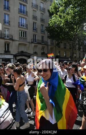 Teilnehmer der jährlichen Gay Pride Parade am 29. Juni 2019 in Paris, Frankreich, als eine Hitzewelle die französische Hauptstadt traf. Foto von Karim Ait Adjedjou/Avenir Pictures/ABACAPRESS.COM Stockfoto