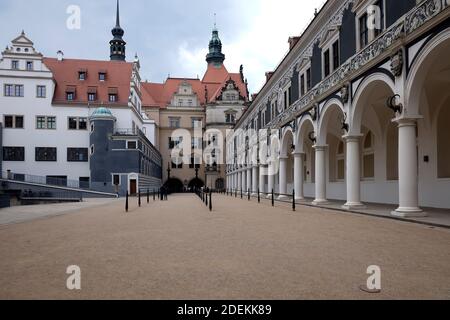 Blick auf den Stallhof im Sächsischen Königspalast Dresden - Deutschland. Stockfoto