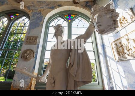 England, Kent, Sevenoaks, Knole House, Orangery, Plaster Statue of Perseus Holding Medusa's Head Stockfoto