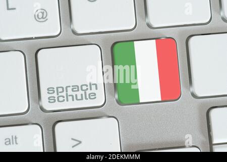 Computer und Schlüssel für Italienisch Sprachschule Stockfoto