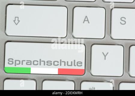Computer und Schlüssel für Italienisch Sprachschule Stockfoto