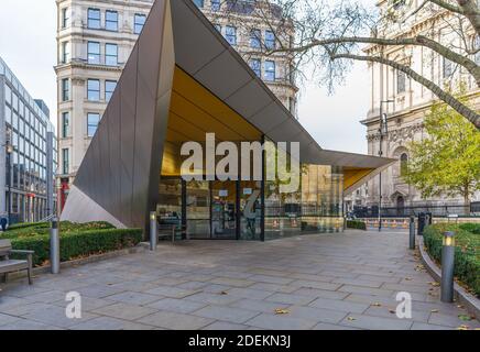 City of London Information Centre in St. Paul's Churchyard, London, England, Großbritannien Stockfoto