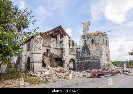 Spanische Kolonialzeit Kirche schwer beschädigt durch das Erdbeben von 2013 in Bohol, Philippinen Stockfoto