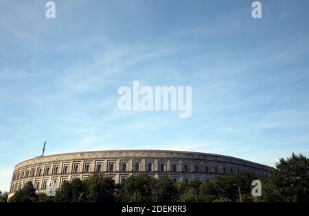 Reich Kongresshalle oor Kongresshalle und das Dokumentationszentrum auf dem ehemaligen Reichsparteitagsgelände in Nürnberg, Bayern Region in Deutschland Stockfoto