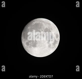 Nahaufnahme eines fast Vollmondes Stockfoto