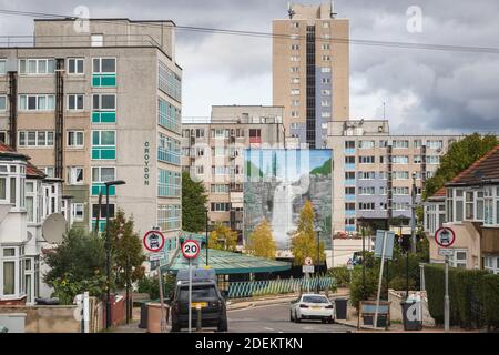 London, Großbritannien - 1 Oktober, 2020 - Broadwater Farm Estate, ein hoher Dichte sozialen Wohnungsbau in Tottenham Gegend, Nord-London Stockfoto