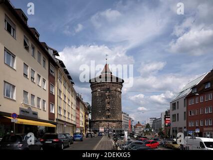 Kaiserburg ist eines der Wahrzeichen der Stadt Nürnberg. Das Schloss dominiert die Stadt vom Hügel und seinem Profil, mit Türmen und Mauern. Stockfoto