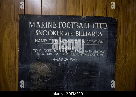 Ein Schild im Spieleraum des Marine Football Club, abgebildet, bevor sie Gastgeber des Ilkeston FC in einem Premier League Premier Division Spiel waren. Das Spiel wurde von der Heimseite durch 3 Tore zu 1 gewonnen und wurde von einer Menge von 398 Zuschauern beobachtet. Marine haben ihren Sitz in Crosby, Merseyside und spielen seit 1903 im Rossett Park, der Club wurde 1894 gegründet. Stockfoto