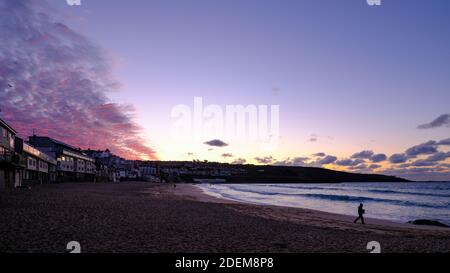 St. Ives Porthmeor Beach Sonnenuntergang Makrele Sky Stockfoto