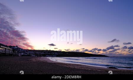 St. Ives Porthmeor Beach Sonnenuntergang Makrele Sky Stockfoto