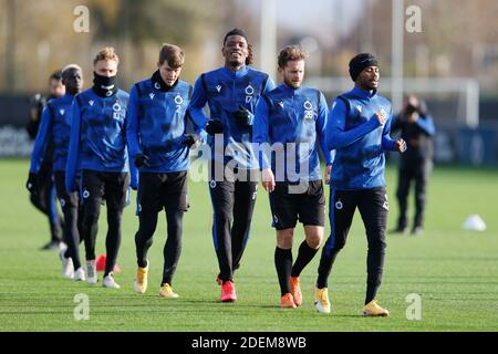 Die Spieler des Clubs, die während einer Trainingseinheit des belgischen Klubs Brügge vor dem fünften Gruppenspiel der UEFA Champions League in der Gruppe F, Stockfoto