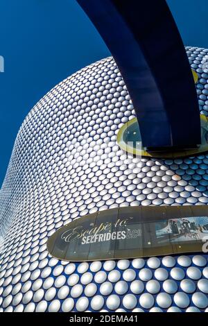 Birmingham, UK, April 29, 2009 : futuristische moderne Architektur Gebäude Dachverkleidung auf dem Selfridges Kaufhaus in der Bullring Shopping Center Stockfoto