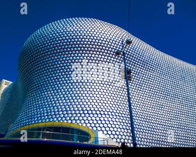 Birmingham, UK, April 29, 2009 : futuristische moderne Architektur Gebäude Dachverkleidung auf dem Selfridges Kaufhaus in der Bullring Shopping Center Stockfoto