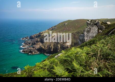 Cornwalli, UK: Blick auf das Meer entlang des Cornish Coast Path. Zwischen St. Ives und Pendeen Stockfoto