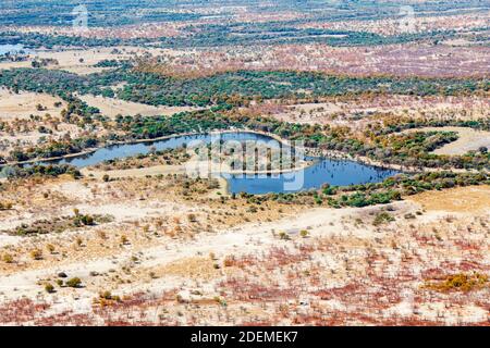 Panorama-Luftaufnahme über das unberührte Moremi Game Reserve, mit dem überfluteten Okavango Delta in der Kalahari, Nord-Botswana, Süd-Afrika Stockfoto