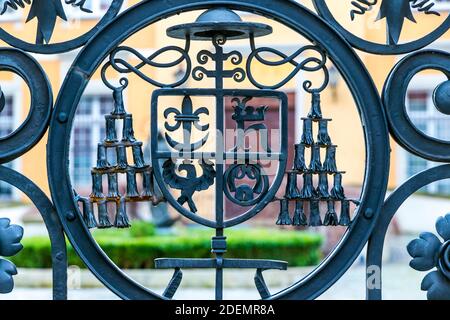 Details des Metallzauns des Ossolineum Museumsparks (polnisch: Ogrod Ossolineum), Teil des Nationalen Ossolinski Instituts in Breslau, Polen Stockfoto