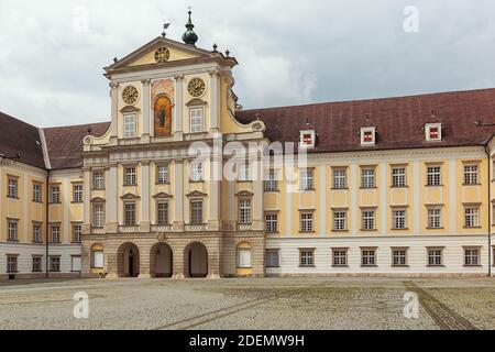 Blick auf den Innenhof im Kloster Kremsmunster Stockfoto
