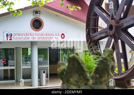 BILBAO, SPANIEN - 15. Mai 2012: Bilbao, Spanien, 2012. Mai: Eingang der Funicular de Artxanda in Bilbao, Spanien Stockfoto