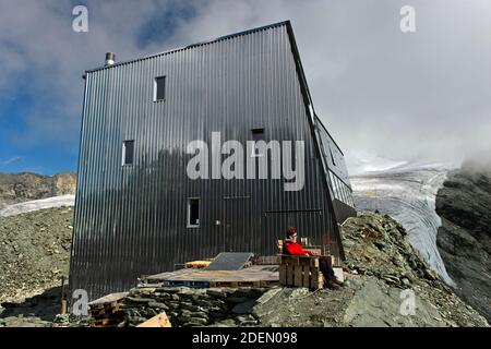 Berghütte Cabane de Tracuit, Zinal, Val d’Anniviers, Wallis, Schweiz / Berghütte Cabane de Tracuit, Zinal, Val d’Anniviers, Wallis, Schweiz Stockfoto