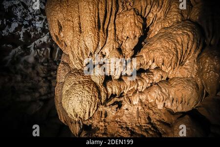 CAVE JUNCTION, OREGON, USA - Sep 19, 2019: Eine unterirdische Höhlenformation ist einer der Sehenswürdigkeiten entlang der Höhlenbesichtigung in der Oregon Cave Stockfoto