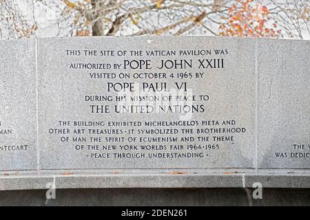 Denkmal zum Gedenken an den Besuch von Papst Paul VI. Auf der Weltausstellung 1964/1965 im Flushing Meadows Corona Park. Es ist eine heilige Stätte für einige Katholiken. NEW YORK CITY. Stockfoto