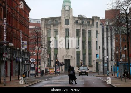 Belfast Leere Straßen im Vorweihnachtsbild Mal McCann Stockfoto