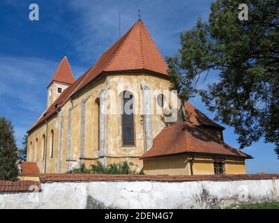 Kirche St. Bartholomäus in Malonty Dorf - ursprünglich eine gotische Kapelle der St. Katharina aus der ersten Hälfte des 14. Jahrhunderts Stockfoto