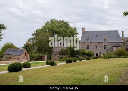 Abbaye de Beauport - berühmter Kreuzgang in Ruinen, Paimpol, Bretagne, Frankreich Stockfoto