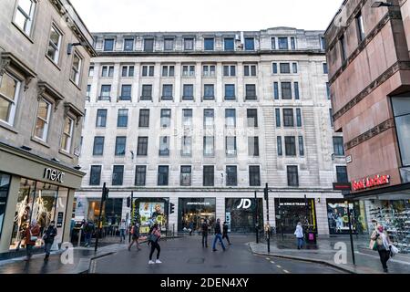 Glasgow, Schottland, UK.1. Dezember 2020. Debenhams bereitet sich auf sein letztes Weihnachten vor und wird seine 124 Läden schließen, nachdem Rettungsgespräche mit JD Sports gescheitert sind. Etwa 12,000 Arbeitsplätze sind gefährdet. Im Bild: Debenhams geschlossenes Kaufhaus in der Argyle Street. Iain Masterton/Alamy Live News Stockfoto