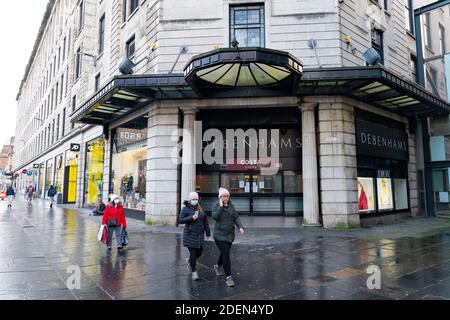 Glasgow, Schottland, UK.1. Dezember 2020. Debenhams bereitet sich auf sein letztes Weihnachten vor und wird seine 124 Läden schließen, nachdem Rettungsgespräche mit JD Sports gescheitert sind. Etwa 12,000 Arbeitsplätze sind gefährdet. Im Bild: Debenhams geschlossenes Kaufhaus in der Argyle Street. Iain Masterton/Alamy Live News Stockfoto