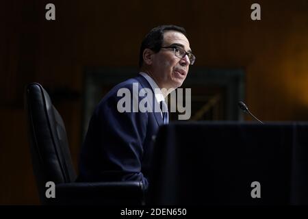 Washington, Usa. Dezember 2020. Finanzminister Steven Mnuchin bezeugt bei einer Anhörung des Bankenausschusses des Senats auf dem Capitol Hill am Dienstag, den 1. Dezember 2020 in Washington, DC. Sie berichteten über das Coronavirus Aid, Relief and Economic Security (CARES) Act. Pool Foto von Susan Walsh/UPI Kredit: UPI/Alamy Live Nachrichten Stockfoto