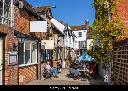 Teestube in Georgian Passage in East Street, Blandford Forum, einer Marktstadt in Dorset, Südwestengland, mit typischer georgischer Architektur Stockfoto