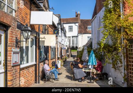 Teestube in Georgian Passage in East Street, Blandford Forum, einer Marktstadt in Dorset, Südwestengland, mit typischer georgischer Architektur Stockfoto