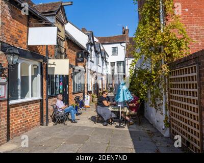 Teestube in Georgian Passage in East Street, Blandford Forum, einer Marktstadt in Dorset, Südwestengland, mit typischer georgischer Architektur Stockfoto