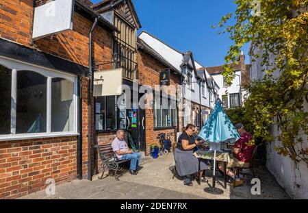 Teestube in Georgian Passage in East Street, Blandford Forum, einer Marktstadt in Dorset, Südwestengland, mit typischer georgischer Architektur Stockfoto