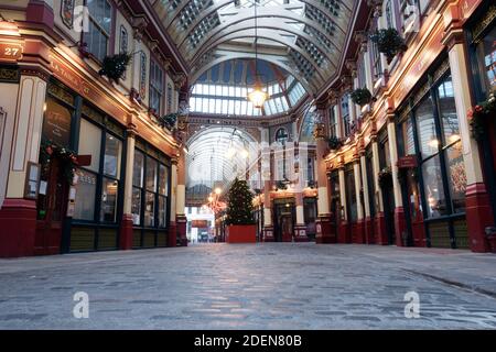 London UK - November 2020 :Weihnachtsbaum in Leadenhall Market, City of London Stockfoto