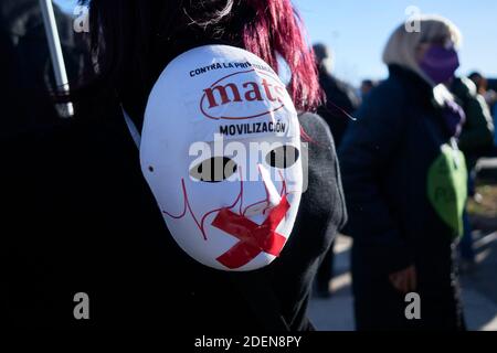 Valdebebas, Spanien. 01. Dezember 2020: Demonstration gegen die Eröffnung eines neuen Pandemiekrankenhauses im Krankenhaus Enfermera Isabel Zendal am 01. Dezember 2020 in Valdebebas, Spanien. Quelle: May Robledo/Alfa Images/Alamy Live News Stockfoto