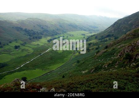 Das Valley of Howe Grain vom Wanderweg von Winter Crag zum Wainwright 'Beda Fell' im Lake District National Park, Cumbria, England, Großbritannien. Stockfoto