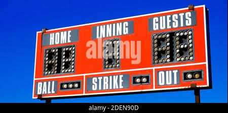 Baseball scoreboard mit Details der Partitur Kugel Innings Stockfoto