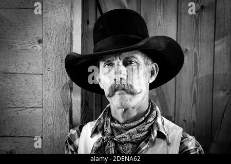 USA, Rocky Mountains, Wyoming, Sublette County, Pinedale, Flying A Ranch, Cowboy Portrait MR Stockfoto