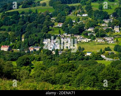 Blick auf Grindleford Dorf und die umliegende Landschaft von Froggatt Edge Im Peak District National Park Derbyshire England Stockfoto