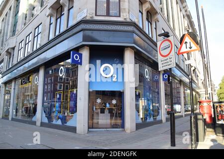 Außenansicht des O2 Stores, Oxford Street, London. Stockfoto