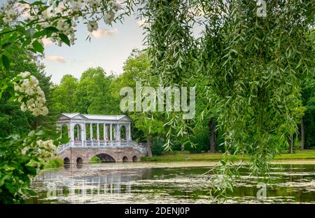 St. Petersburg, Puschkin, Russland. 22. August 2020. Historisches architektonisches wunderbares Gebäude aus Marmor im Catherine Park. Horizontal oder Stockfoto