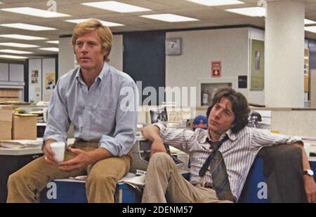 ALLE MÄNNER DES PRÄSIDENTEN 1976 Warner Bros Film mit Robert Redford auf der linken Seite und Dustin Hoffman Stockfoto