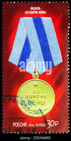 MOSKAU, RUSSLAND - 5. MAI 2020: Die in Russland gedruckte Briefmarke zeigt die Medaille "für die Eroberung Wiens", 70. Jahrestag des Sieges in Gross Patriotisch Stockfoto
