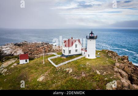 Luftaufnahme des Leuchtturms Nubble in York, ME Stockfoto