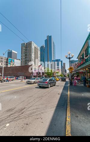 Blick nach Südosten auf die 1st Avenue in Belltown in Seattle, Washington. Stockfoto